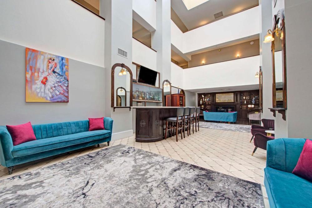 The Roslyn, Tapestry Collection by Hilton